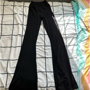 This is the aerie flair leggings in a size small